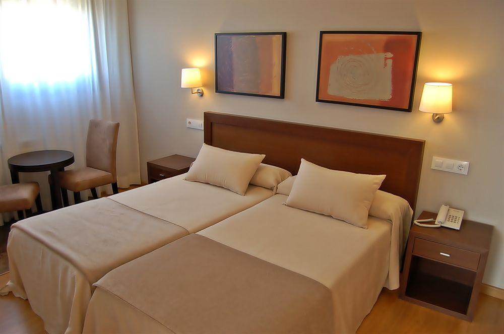 Apartamentos Turisticos Playa De Osmo Corme ภายนอก รูปภาพ
