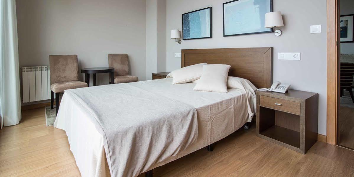 Apartamentos Turisticos Playa De Osmo Corme ภายนอก รูปภาพ