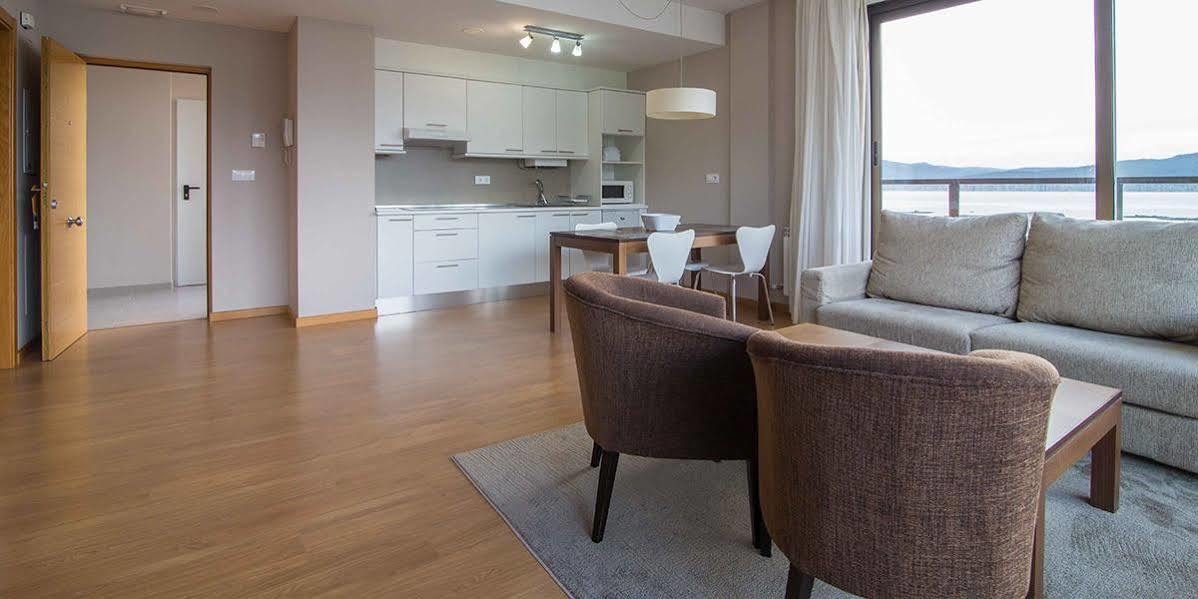 Apartamentos Turisticos Playa De Osmo Corme ภายนอก รูปภาพ